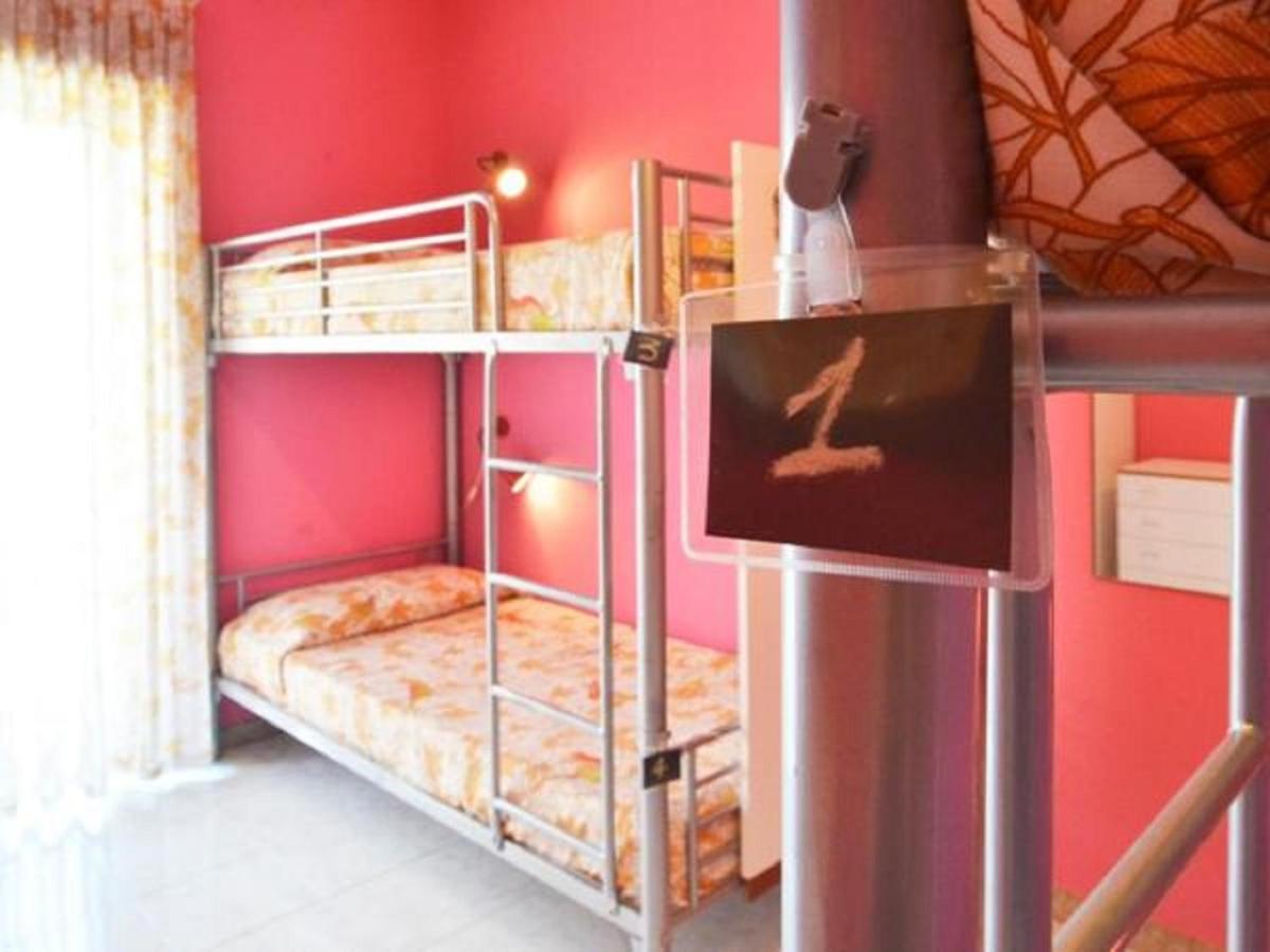 Gianni House Backpackers Hostel Giardini Naxos Exterior photo
